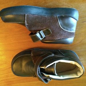 See Kai Run "Kazi" brown unisex boot size 12